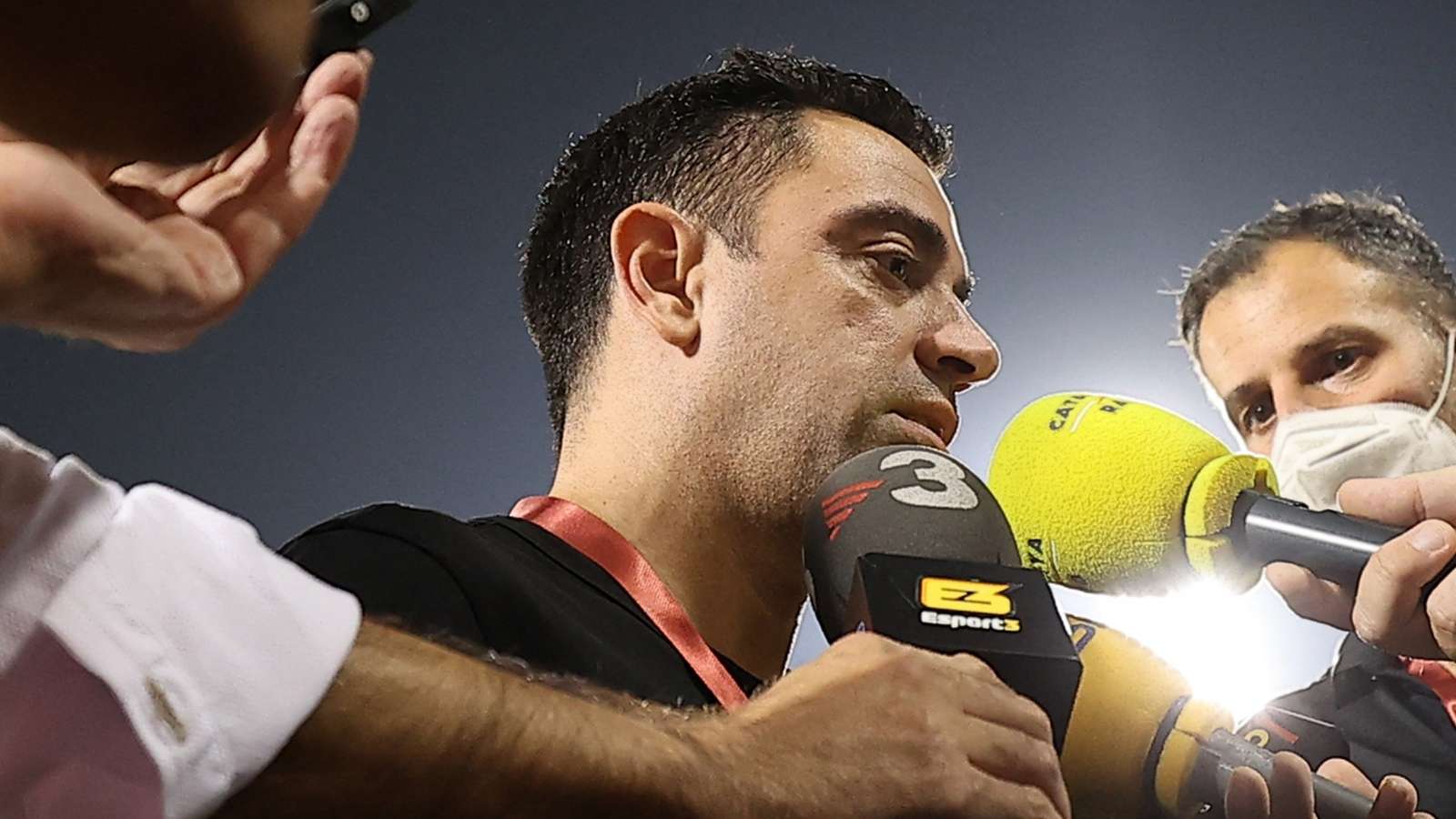 后防线的稳 后防线的稳